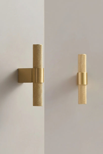 Magno T-Bar – Brushed Brass