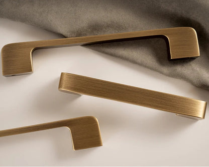 Valen Aged Brass Handle